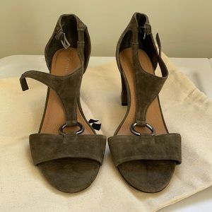 Brand new, green suede Tahari heels